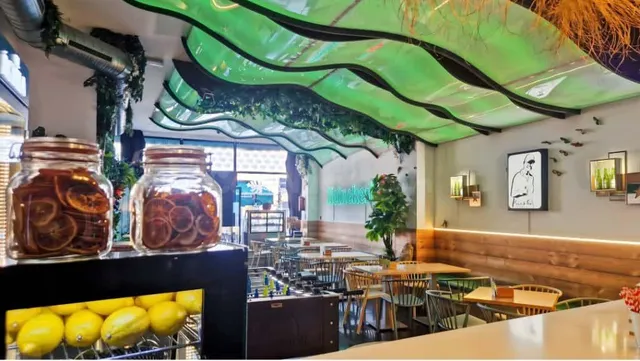 Venta de bar cafetería en Sevilla Este - negocio listo para  - foto 3