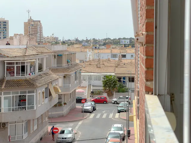 Amplio apartamento completamente reformado + Gran terraza y Piscina comunitaria (160 mts playa) — 13