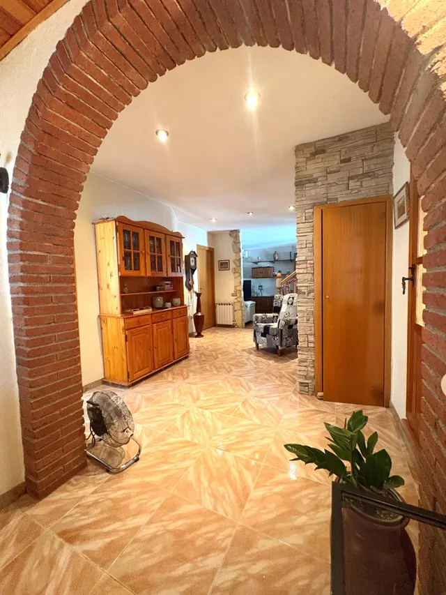 Torre con piscina en parcela llana de 845m2 — 13
