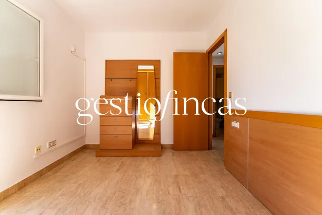 Espectacular bajo con gran jardín privado, piscina y parking a 5 minutos del mar — 15