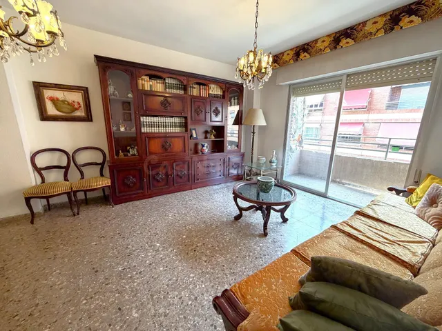 Vivienda de cuatro dormitorios en el centro de Alicante - foto 3