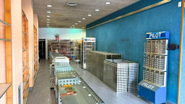 BAJO COMERCIAL DE 120m2 + ALTILLO DE 15m2 EN CALLE PRINCESA  - foto 3