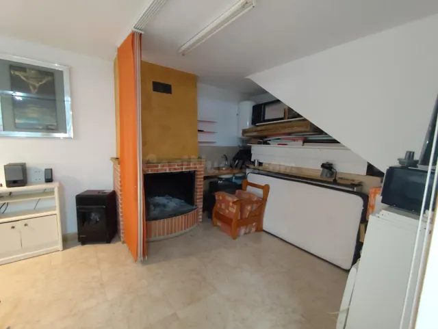 VIVIENDA EN DOS PLANTAS: ARRIBA VIVIENDA Y ABAJO PLAZA DE GA - foto 4