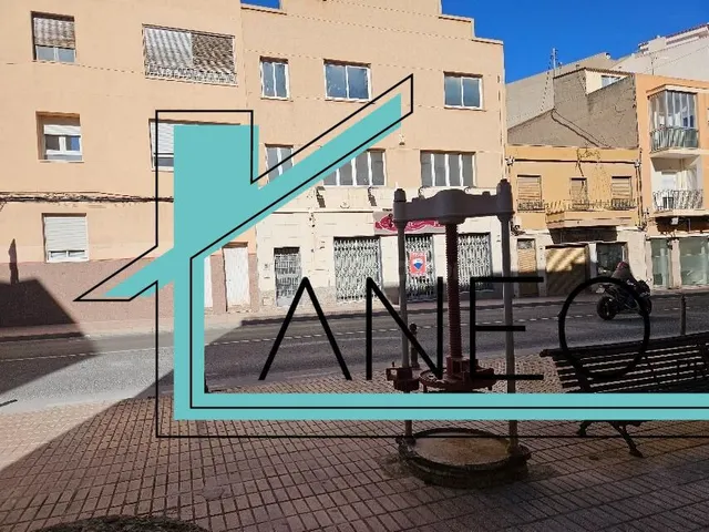 Amplio Local Comercial en Monovar - Oportunidad de Inversión