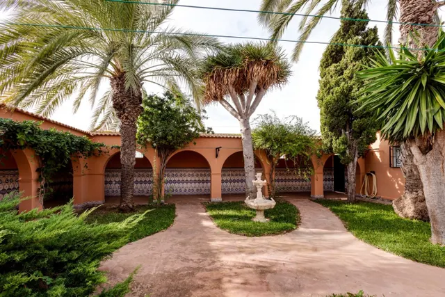 HERMOSA VILLA DE LUJO, ESTILO MEDITERRÁNEO EN LA ZONA DE LA SIESTA-SAN LUIS — 2