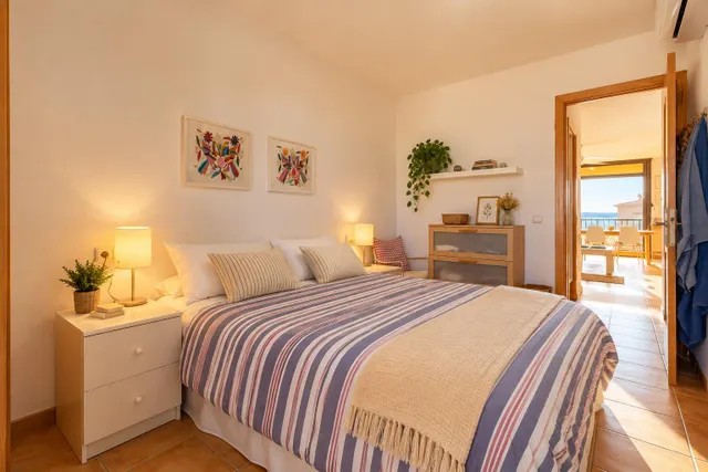 Ático dúplex de 80 m2 con terraza privada y vistas al mar en la Colònia de Sant Jordi — 12