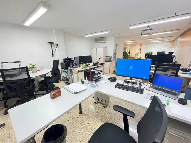 Espectacular local oficina con 170 m2 en Avenida Barcelona zona Esclat — 15