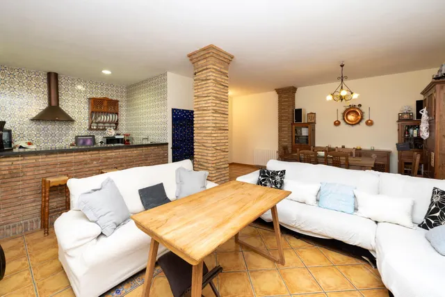 CHALET DE ENSUEÑO EN URB. VIÑA DEL REY, OTURA — 35