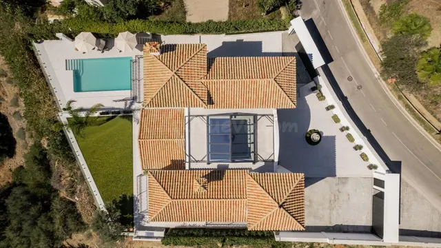 Villa de lujo de 5 dormitorios y 7 baños con impresionantes  - foto 2