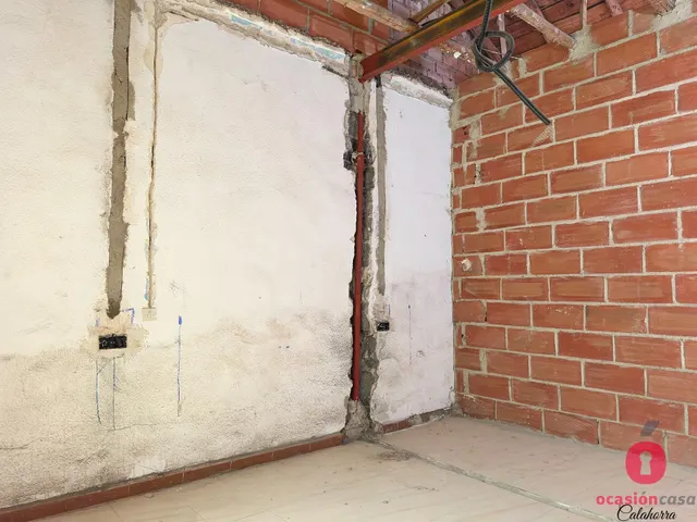 Amplia casa en construcción - zona muy baja campo de la verdad — 11
