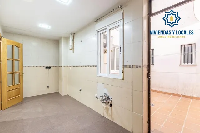 Piso con garaje, trastero y excelente ubicación en Huétor Vega — 7