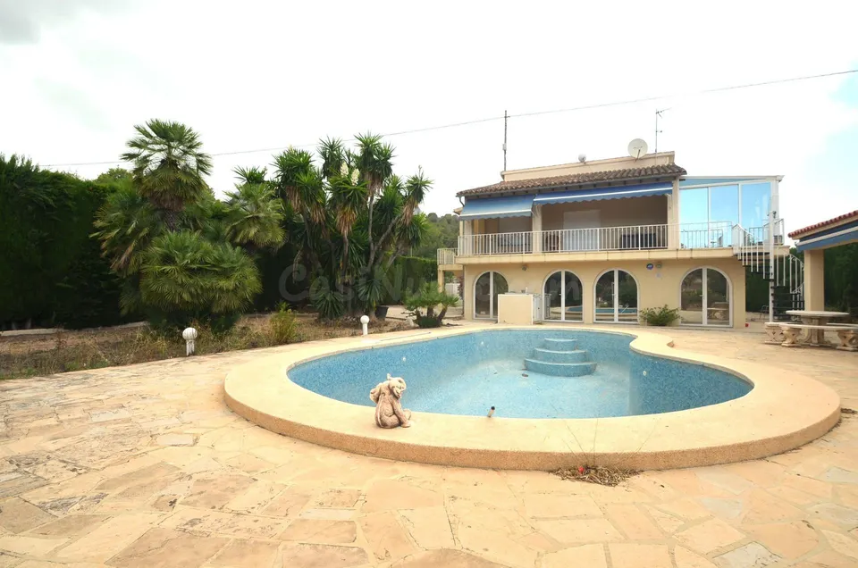 SE VENDE MAGNIFICA VILLA EN LA NUCIA