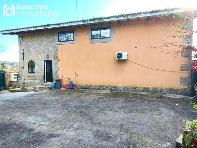 Chalet muy amplio con finca y garaje. - foto 2