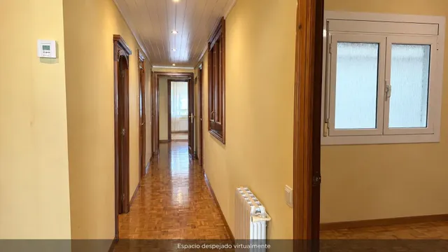 Amplia vivienda de 4 habitaciones con terraza acristalada, chimenea y aparcamiento — 15