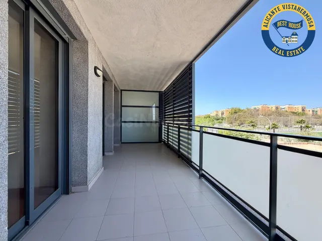 Piso en urbanización con garaje y trastero