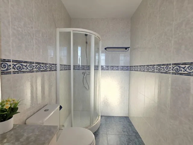 Chalet esquinero adosado en Vilafortuny — 48