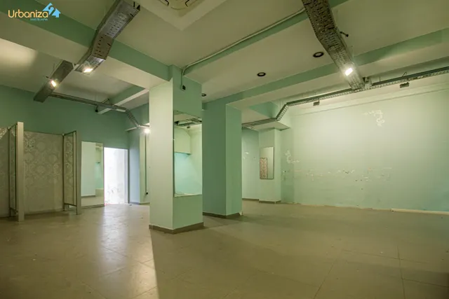 LOCAL COMERCIAL CALLE MENACHO BADAJOZ — 11