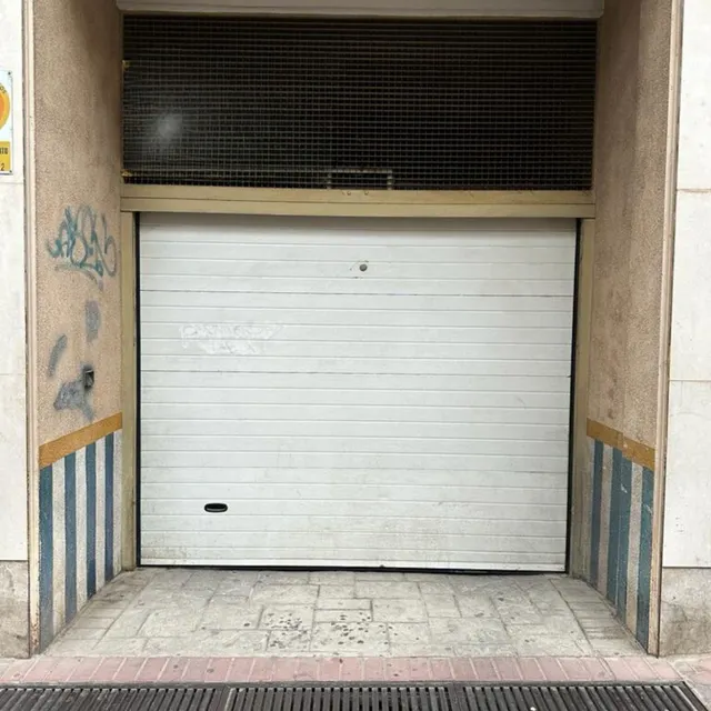 DOS PLAZAS DE GARAJE MAS TRASTERO ZONA CENTRO!!! - foto 2
