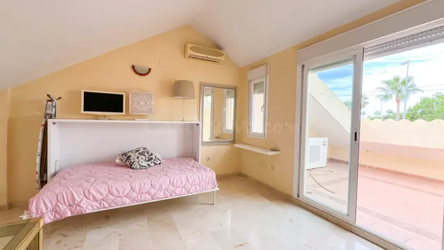 Casa adosada de 4 dormitorios en El Rosario, Marbella — 36