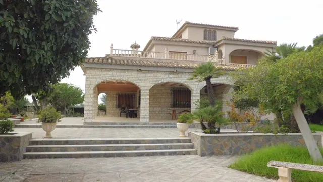MAGNIFICO CHALET EN VALVERDE — 2
