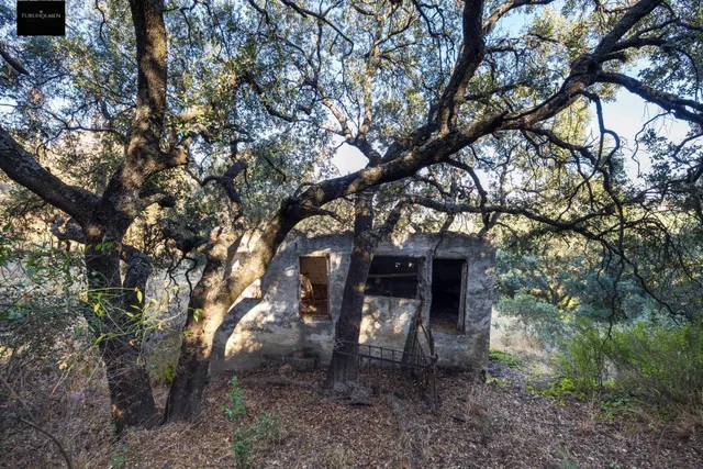 En uno de los pueblos más bonitos de España, finca ideal para rehabilitar y usar como alojamiento turístico — 17