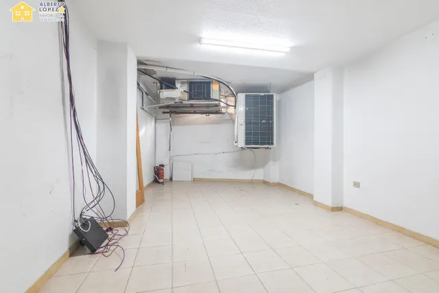 Local de 200 metros en venta en el centro de El Altet. — 22