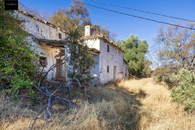 En uno de los pueblos más bonitos de España, finca ideal par