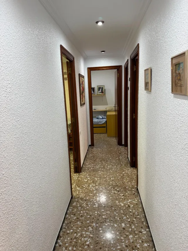 Piso con ascensor, 4 dormitorios, 2 baños, cocina 19 m2 con patio pisable, salon comedor, tres piezas a la calle. — 16