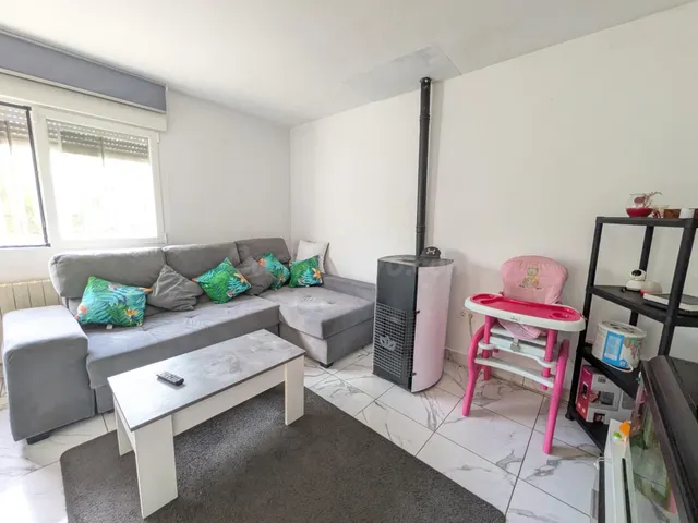 CHALET CON PISCINA EN URBANIZACIÓN - foto 4