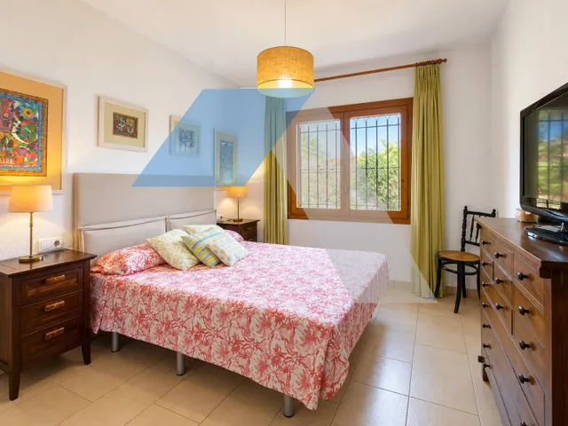 Chalet en parcela urbana con piscina privada en san vicente del raspeig — 32