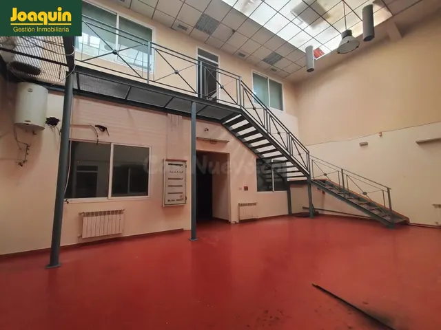 ESTUPENDAS NAVES EN EL POLIGONO DE LAS QUEMADAS.