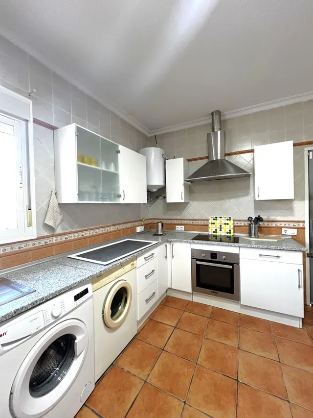 2 CHALETS EN LA ZONA DE EL FLORIN — 28