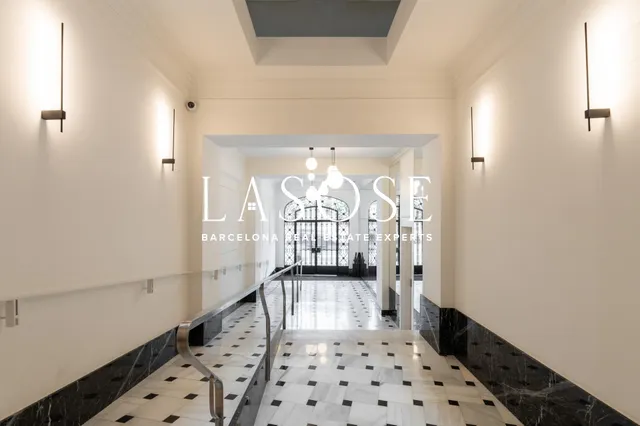 Impresionante dúplex con terraza privada en alquiler en La Salut — 28