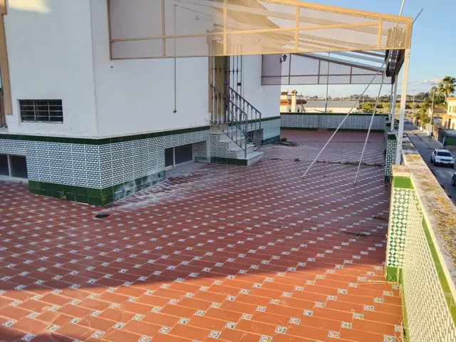 SE VENDE CHALET EN ZONA NORTE — 26