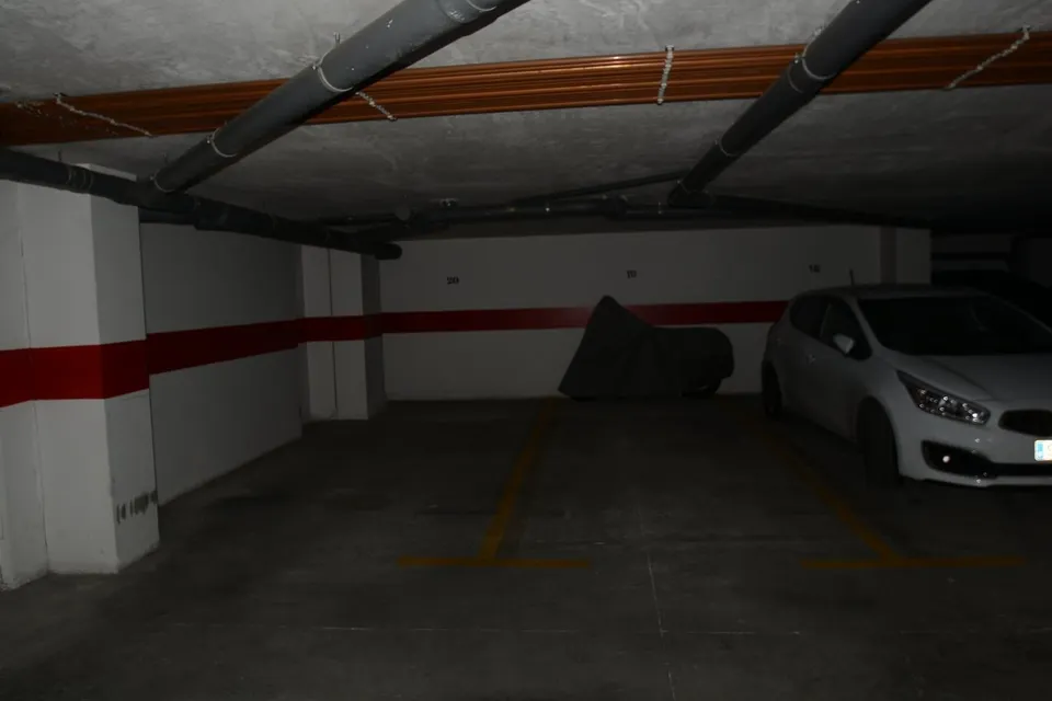 Alquiler de plaza de garaje en Orihuela, calle Castellón. Superficie de 16 m2.