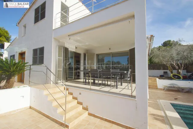 Moderno chalet con piscina y jardin en la exclusiva zona de  - foto 5