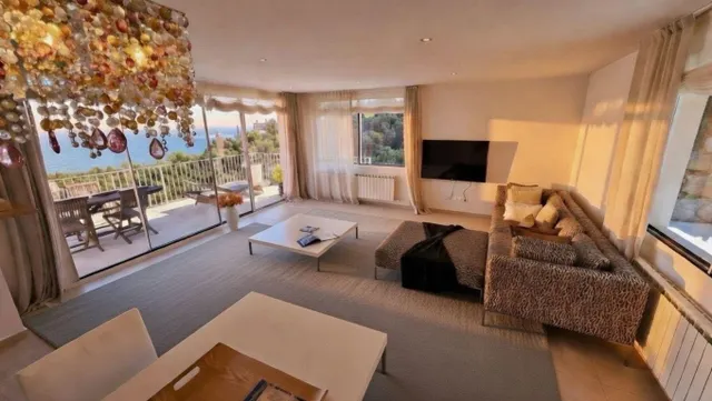 Espectacular villa con vistas panorámicas al mar en la exclusiva urbanización Mas Nou — 13