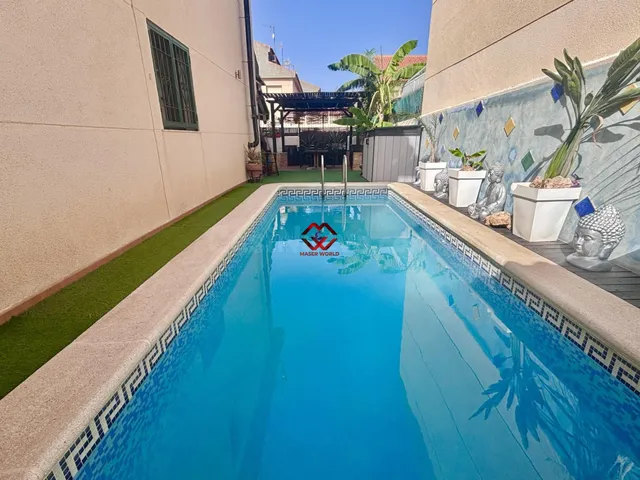 Chalet pareado con gran parcela y piscina privada en Santiag - foto 2