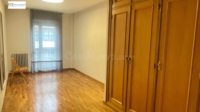 PISO EN EL CENTRO AMUEBLADO CON GARAJE - foto 4