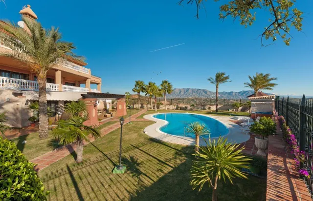 Villa de Lujo con vistas al mar y al golf. 7 dormitorios, 10 baños. Calanova Golf, La Cala de Mijas — 45