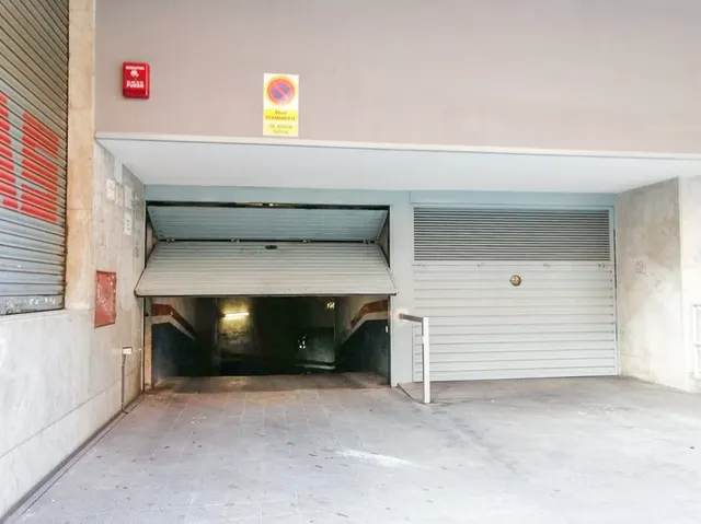 PLAZA DOBLE DE PARKING EN TRINITAT VELLA- BARCELONA — 5