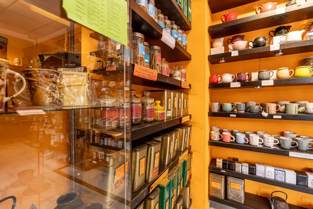 SE TRASPASA TIENDA ESPECIALIZADA EN TÉ, CAFÉ Y CHOCOLATE — 25