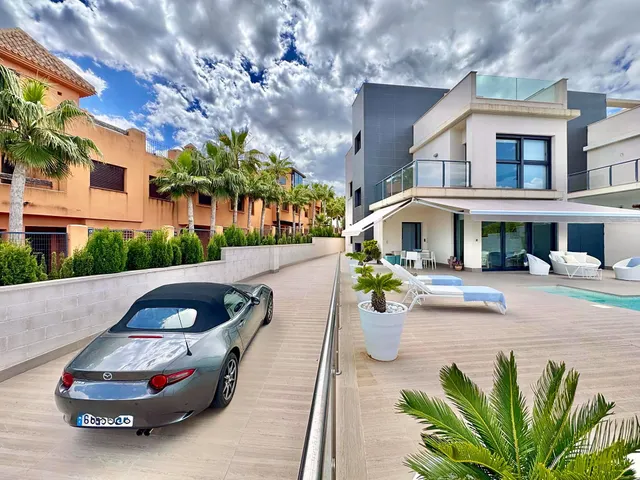 Villa 4 habitaciones 252m² en venta - Bellavista — 50