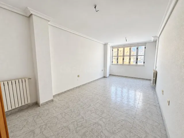 Luminosa vivienda en uno de los edificios más emblemáticos de la gran vía de Caravaca de la Cruz — 3