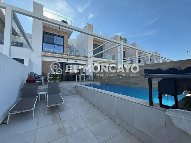 FANTASTICO CHALET ADOSADO DE RECIENTE CONSTRUCCIÓN EN ROJALE - foto 2