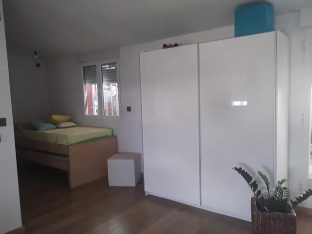 SE VENDE ADOSADO CON PISCINA EN LA GINETA. — 39