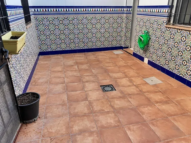 Casa de una planta con 4 Domitorios y patio en la zona de Cañero. — 5