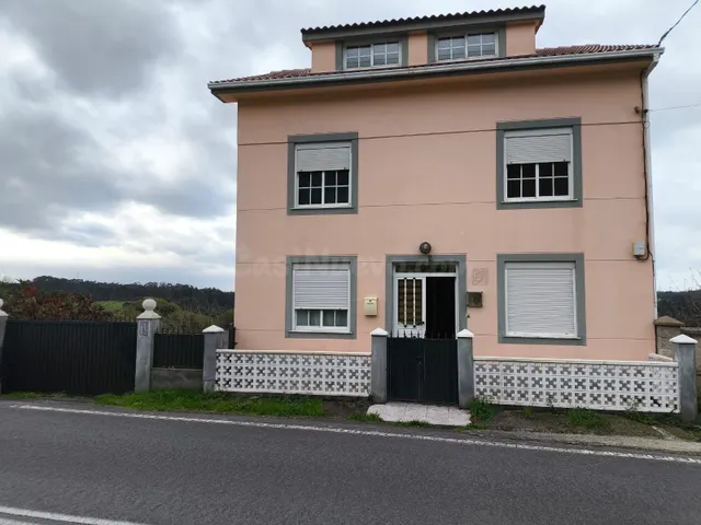 Casa Espaciosa con Vistas y Amplio Terreno en Seixas, Malpic - foto 2