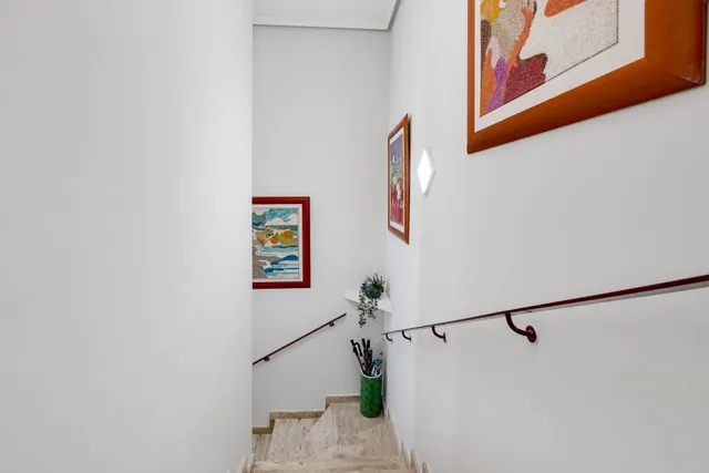 Elegante Propiedad Doble con Vistas al Campo y Acabados de Lujo — 14