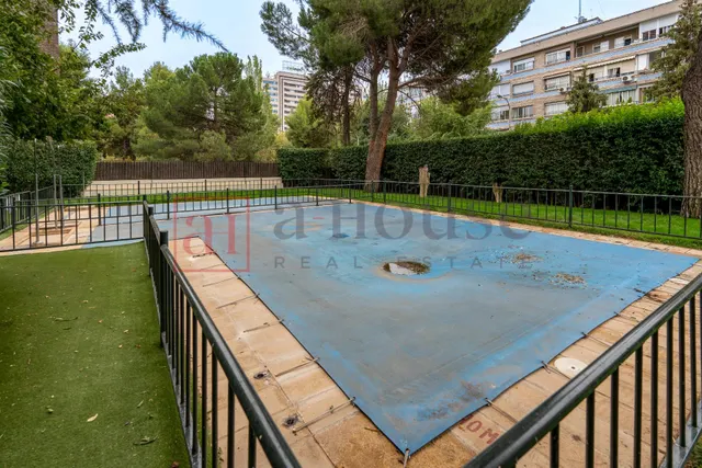 PISO EXTERIOR CON PISCINA  Y PLAZA DE GARAJE EN EL BARRIO DE ESTRELLA — 36